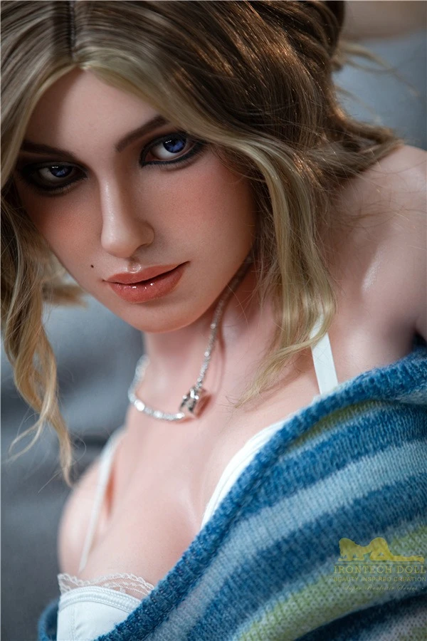 Real Life Curvy Short Hair Sex Doll Luna 152cm