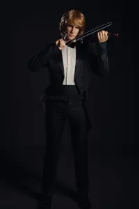 RICHARD-T-175cm-1_WH_600x900px.jpg.webp